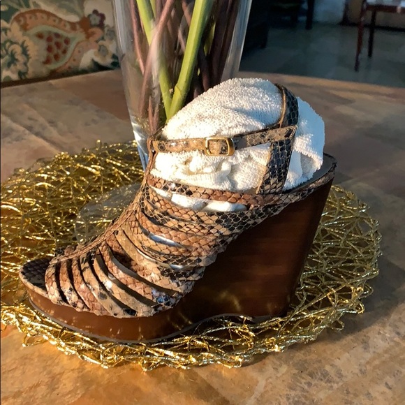 STEVE MADDEN SNAKESKIN SANDALS - Picture 8 of 8